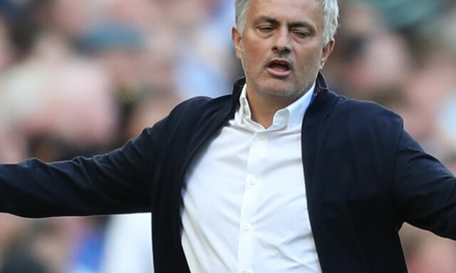 Varsellampene blinker. Dette bør Mourinho gjøre nå